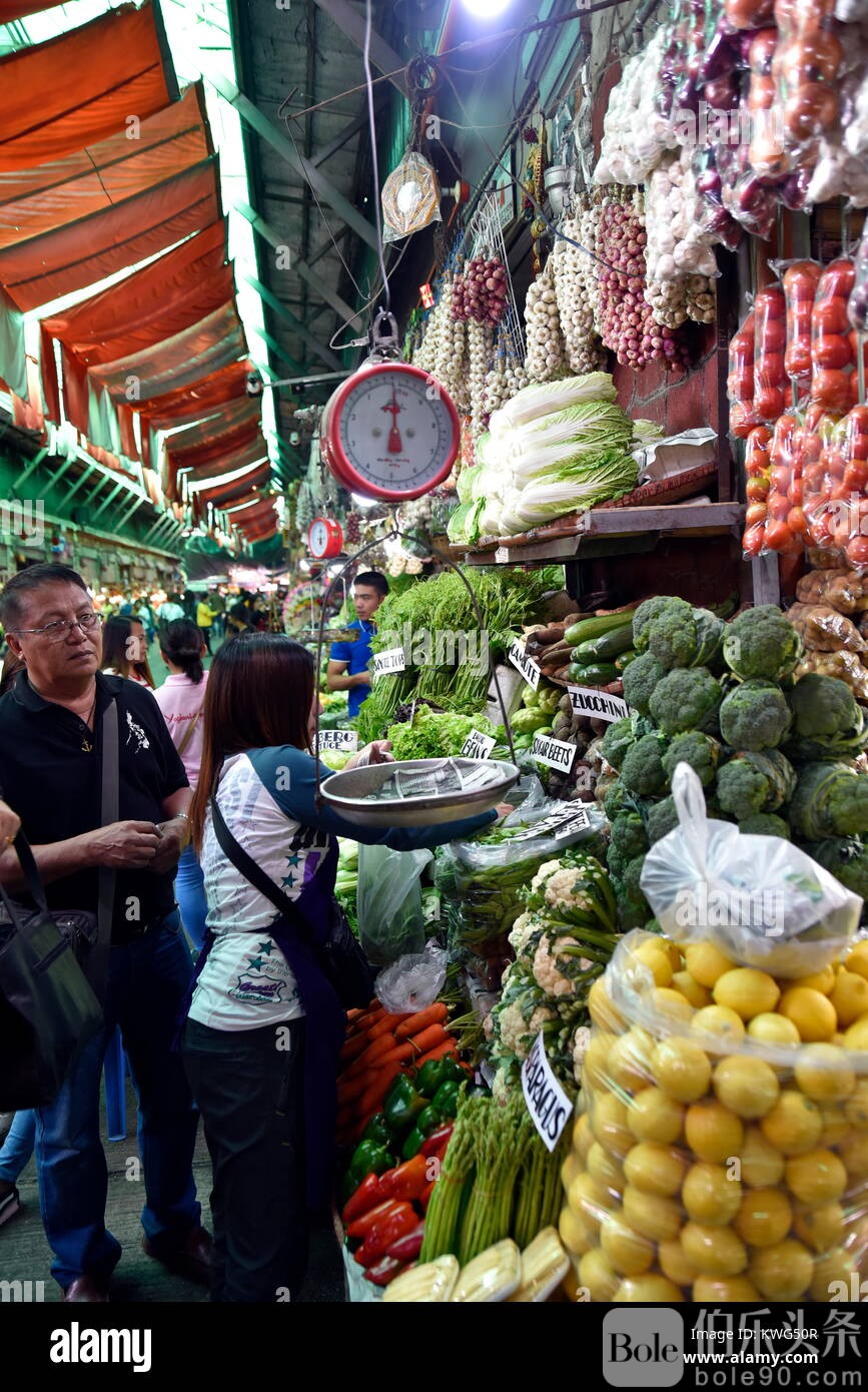 baguio-city-philippines-december-14-2017-baguio-city-public-market-KWG50R.jpg