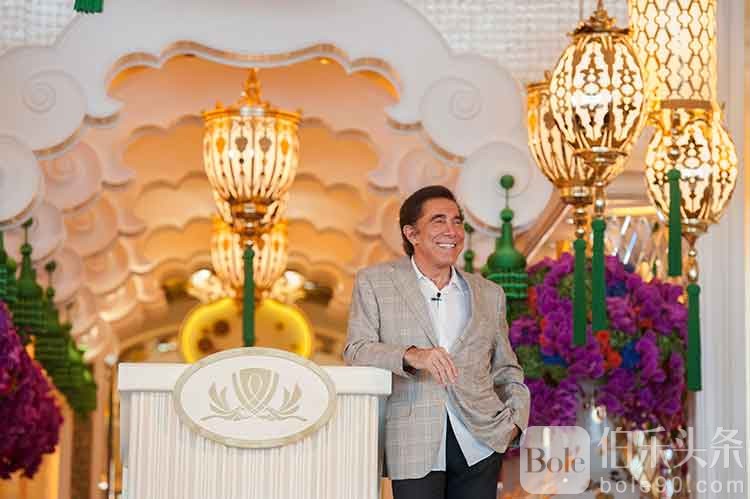 Steve-Wynn-at-Wynn-Palace-Opening-Press-Conference.jpeg