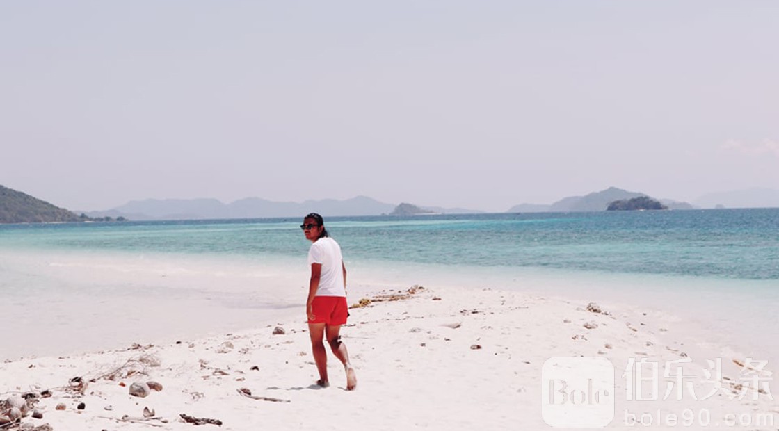 Rupert-on-the-beach.jpg