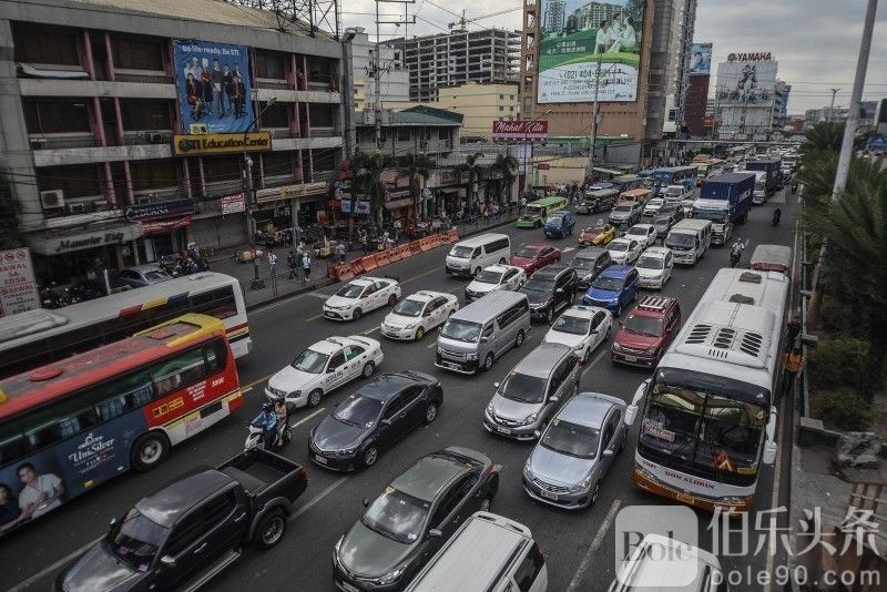 dumlao-deejae-traffic-edsa2022-03-1510-46-54_2024-07-28_14-35-15.jpg