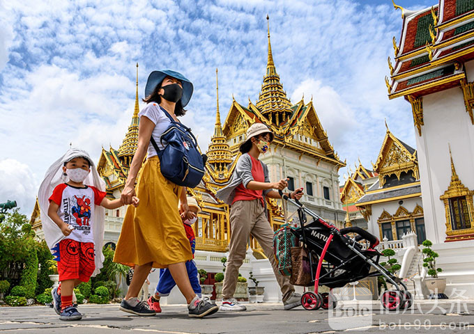 thailand-tourists.jpg