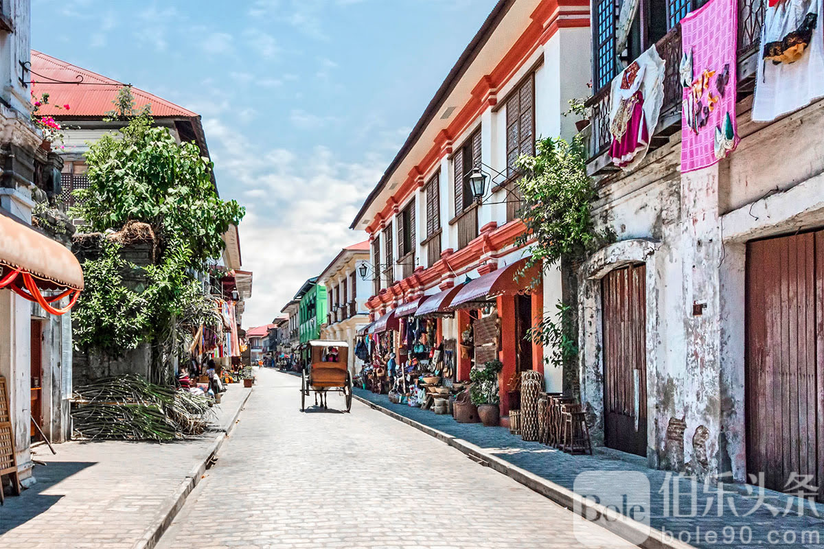 Destinations_Philippines-culture-and-heritage_Historic-City-of-Vigan_Calle-Crisologo.jpg