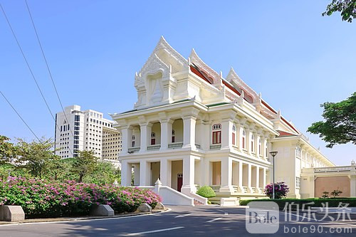 500px-Chulalongkorn_University_Auditorium.jpg