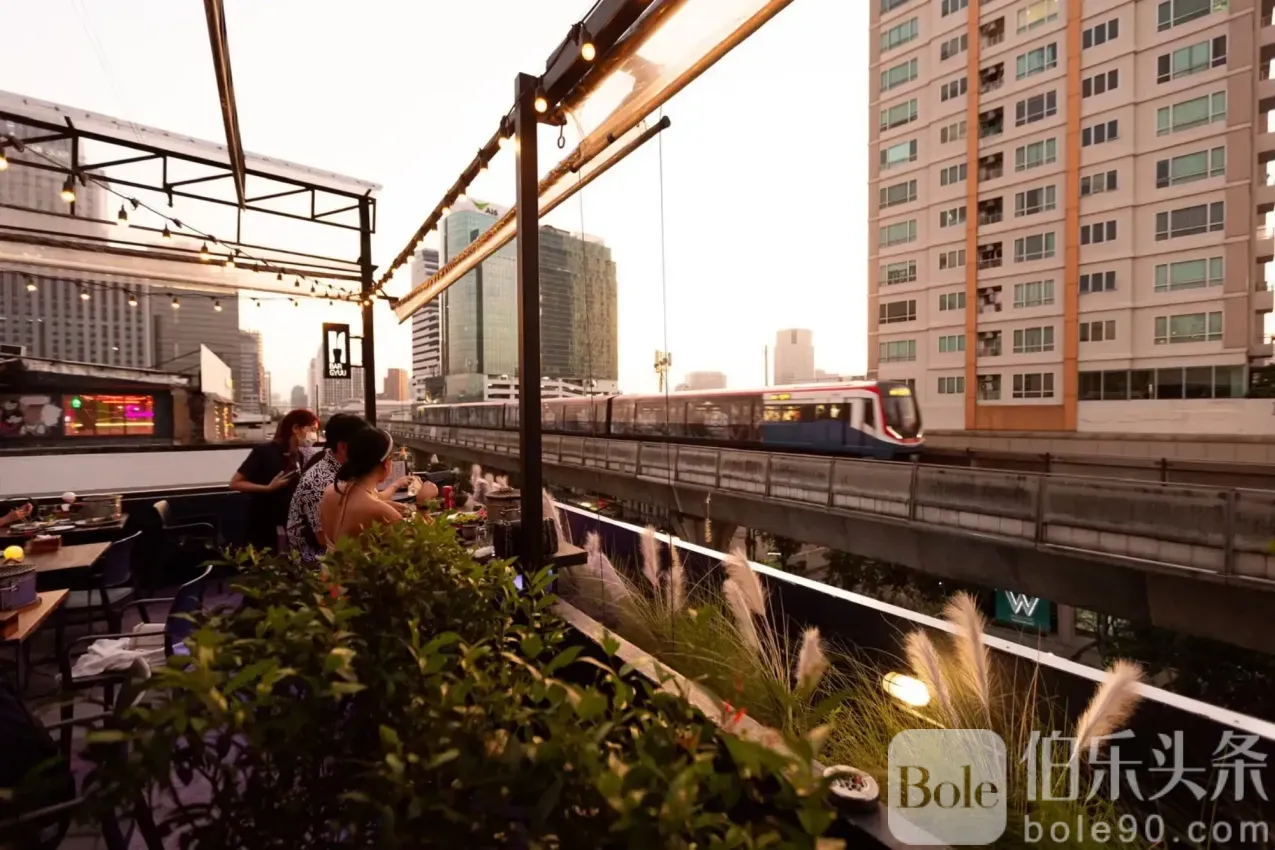 w250115_recommended-rooftop-restaurants-thailand_10.webp