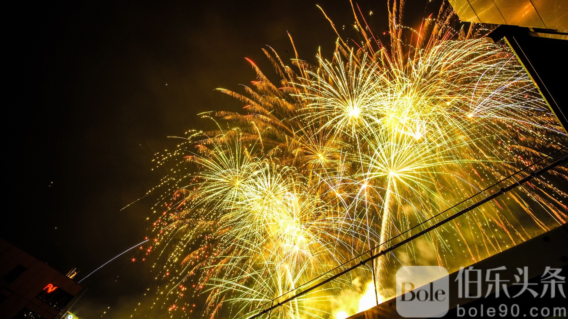 New-Year-Fireworks-at-Bonifacio-Global-City-Manila-Philippines-featured.jpg
