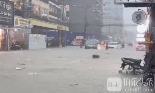 柬埔寨波贝市遭遇罕见强降雨 城区严重积水致交通瘫痪