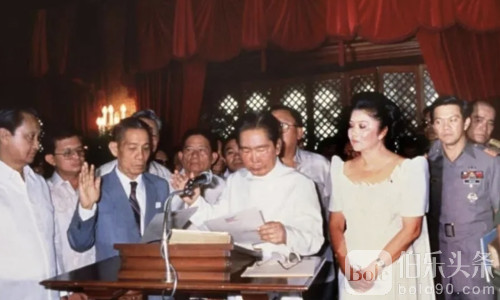 65万人围堵总统府！小马科斯即将卷钱跑路？