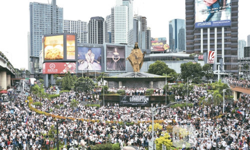 菲律宾百万反腐大游行！军方甩锅：都怪中国