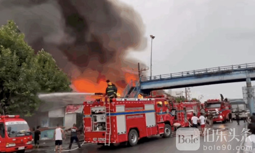 奎松市Mindanao大道突发三级警报大火！上百人惊醒逃生