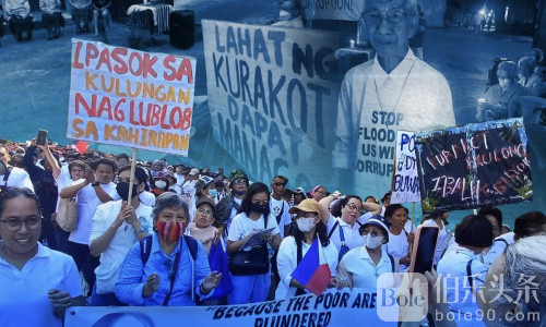 “反腐不打烊！”菲律宾修女连抗两月：雨天也举牌上街