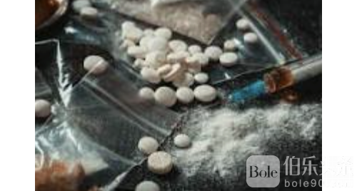 菲律宾突袭行动缴获百万披索冰毒 22岁男子当场落网