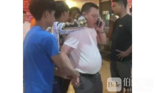 中国司机金边撞儿童后逃逸 遭居民迅速抓获！