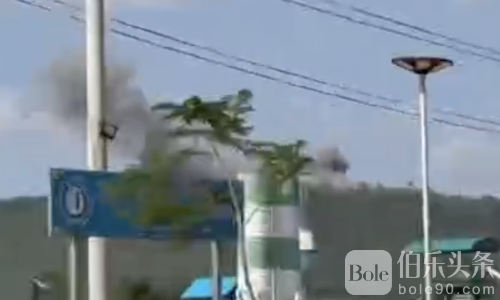 泰柬边境战火未停 柬埔寨居民住所、道路被炸毁！