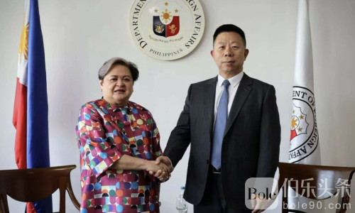 井泉大使到任拜会菲律宾外长拉扎罗！