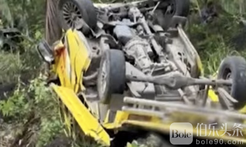 山路翻车血腥惨！菲律宾多功能小巴8死7伤