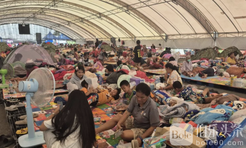 泰国武里喃避难者怒喊：柬埔寨滚蛋，新年前快停火！