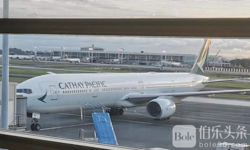 马尼拉机场两架客机同跑道险相撞！大批中国乘客惊险逃生