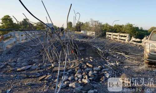 F-16深夜再度出手炸桥！柬泰边境要道被毁