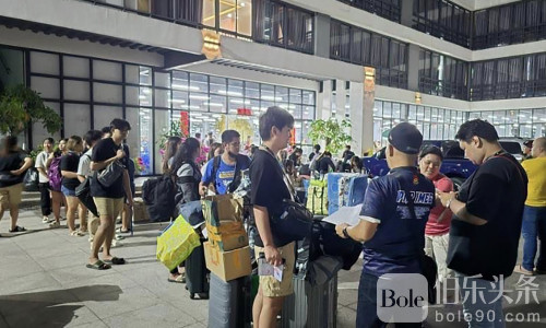 菲律宾“狂冲平民”！华人基业被毁，花36万仍被抄家！