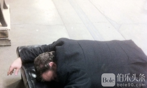 圣诞血案！奎松市两保安被同事枪杀，嫌犯逃逸