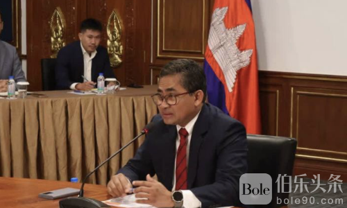 泰军越境轰炸柬境，63万柬民流离失所！