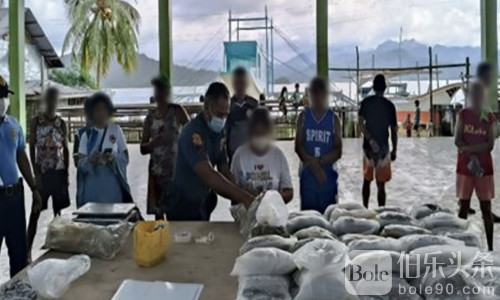 巴拉望海滩惊现“毒品包裹”，31包大麻被海浪冲上岸