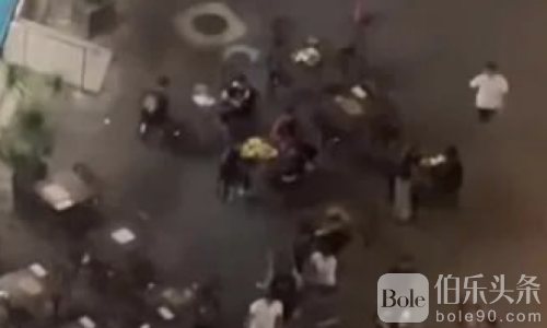 马来西亚凌晨械斗！餐厅乱斗12名中国男子与越南女子落网