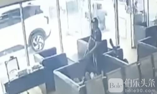 菲律宾车行血案！无证安保员射杀两同行