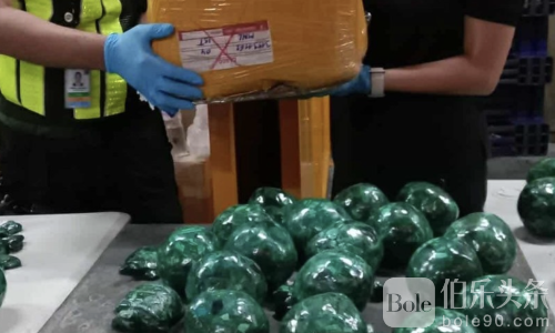 机场藏毒新手法！菲律宾查获近1.7万克冰毒3人落网