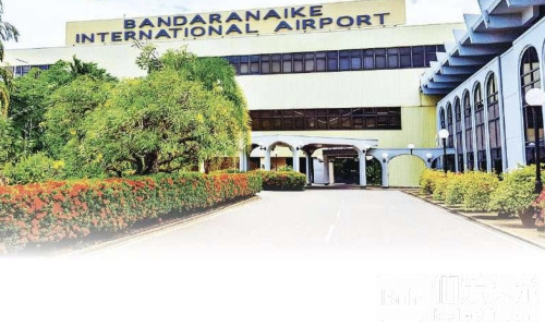 中国男子在斯里兰卡机场抢劫女旅客被捕，涉案财物惊人！