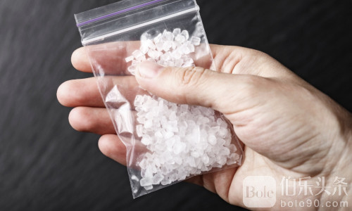 一夜两地扫毒！大马尼拉4人落网缴获170万比索冰毒