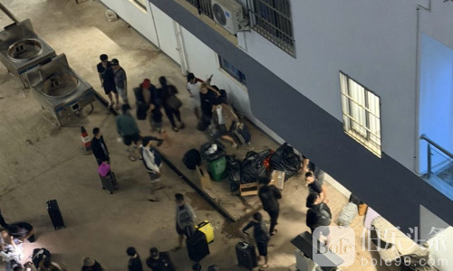 突发！柬埔寨边境突发异常，数千中国、越南狗推集体外逃！