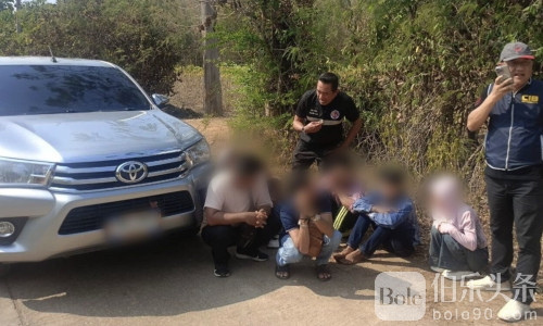 83名缅甸非法劳工挤满皮卡和轿车！泰国警方连破4起偷渡案