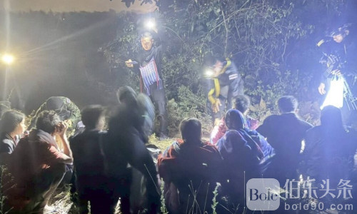 深夜边境突查！湄索巡逻部队截获12名缅甸人非法越境