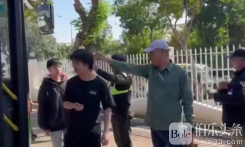 超300名中国公民聚集使馆前求助，被临时转移至旧机场安置