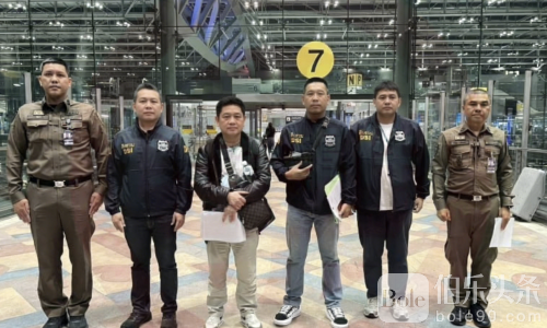 非法控股被揭穿！中国商人在泰国机场被警方带走