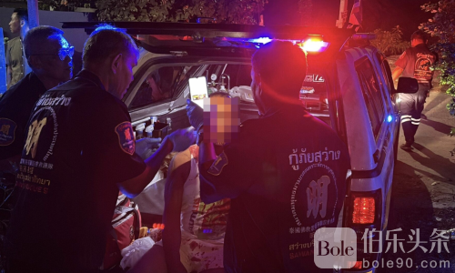 血溅出租屋！泰国继子发威，组团挥瓶给父亲开瓢