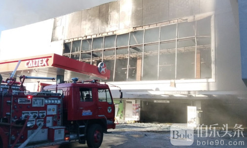 凌晨火光冲天！奎松市一超市突发五级大火