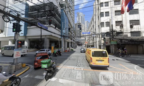 马尼拉华人区路口“执法变要钱”？交警公然索贿被拍