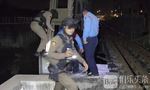 泰国男子“头撞玻璃门”闹事受重伤送医，疑涉毒品行为