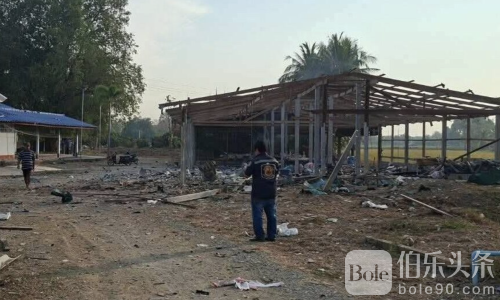 泰国烟花厂大爆炸！一死三伤房屋被毁
