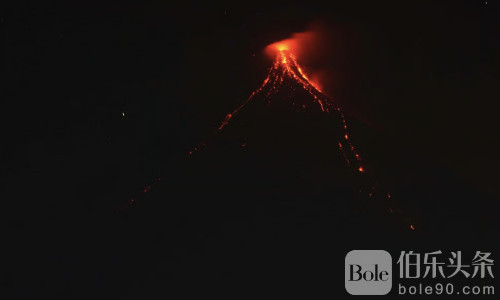 马荣火山持续活跃：岩石滑落、熔岩流与火山碎屑流频发