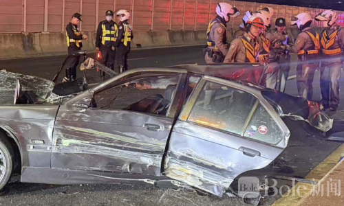 曼谷高速狂飙！宝马猛撞出租车尾部断裂引发大火