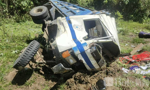 卡车翻落30米深山谷，菲律宾9名政府员工不幸遇难！