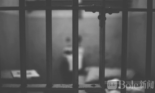 醉酒持刀街头挑衅，菲律宾警员鸣枪无效后击毙嫌犯