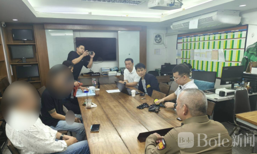 泰国街头持刀杀人！通缉刚下凶手投案自首