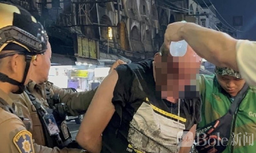 醉酒俄罗斯男子在芭堤雅街头袭击泰女 遭民众围捕制服