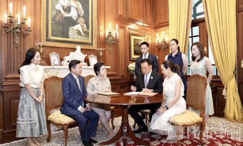 “吉日”登记！泰国总理阿努廷情人节前夕甜蜜完婚