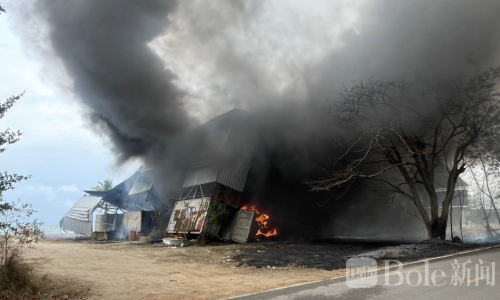 泰国豪华游艇船厂突发大火！火海吞噬成废墟损失数千万元