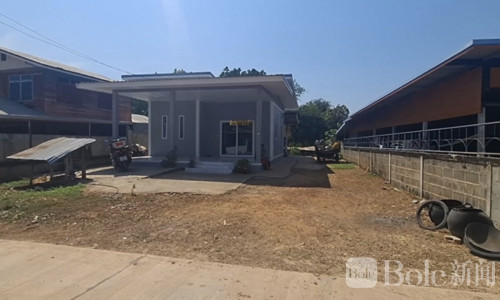 拒绝支付冰毒款惹祸，毒瘾儿子失控拖父下楼！